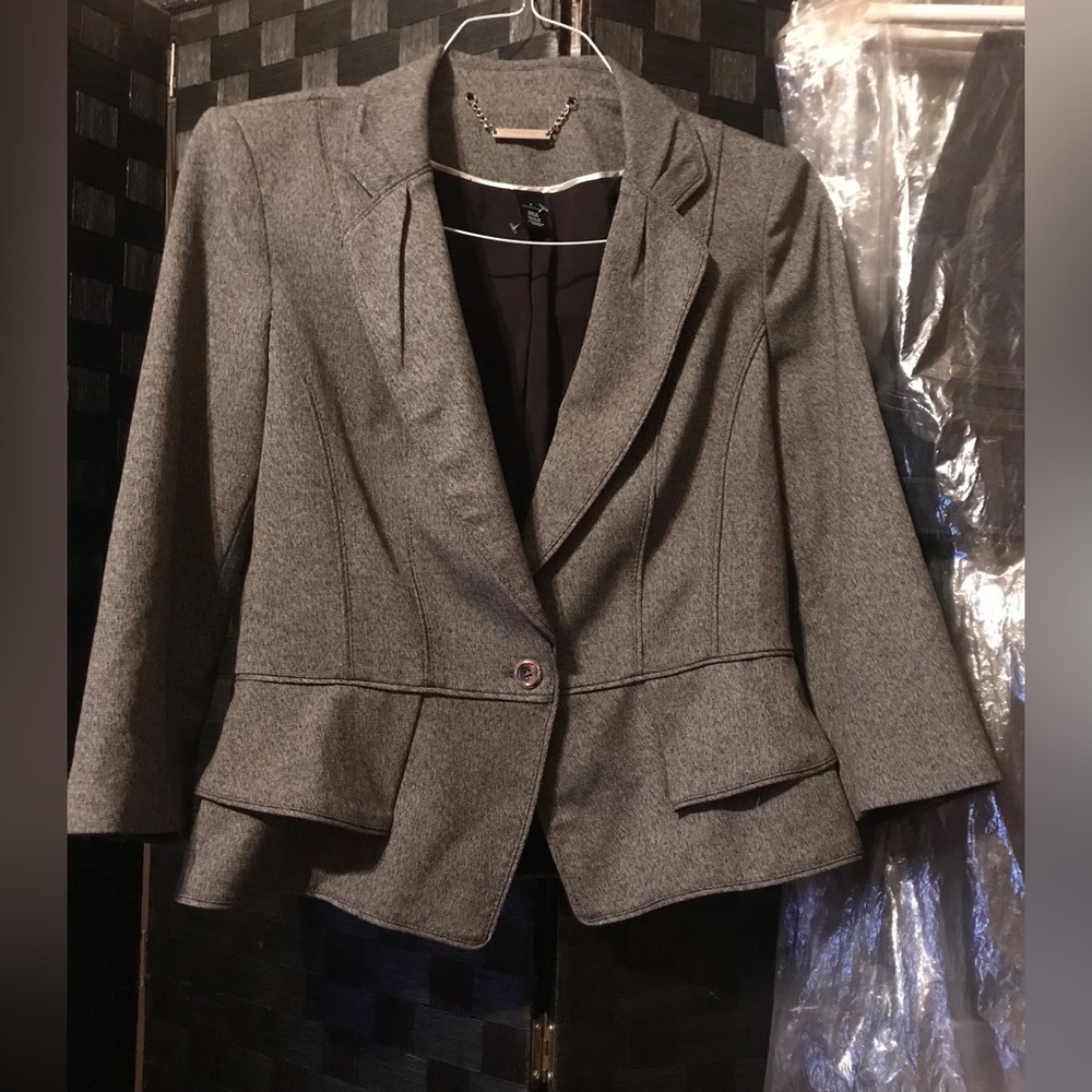 White/Black woman jacket